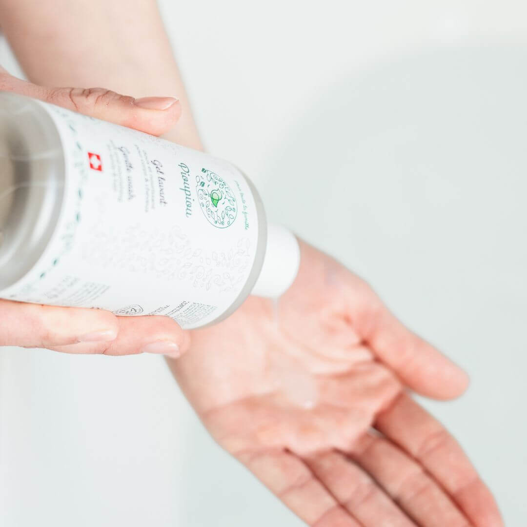 Gel lavant naturel bébé et enfant - Mousse onctueuse qui rince facilement sans résidus
